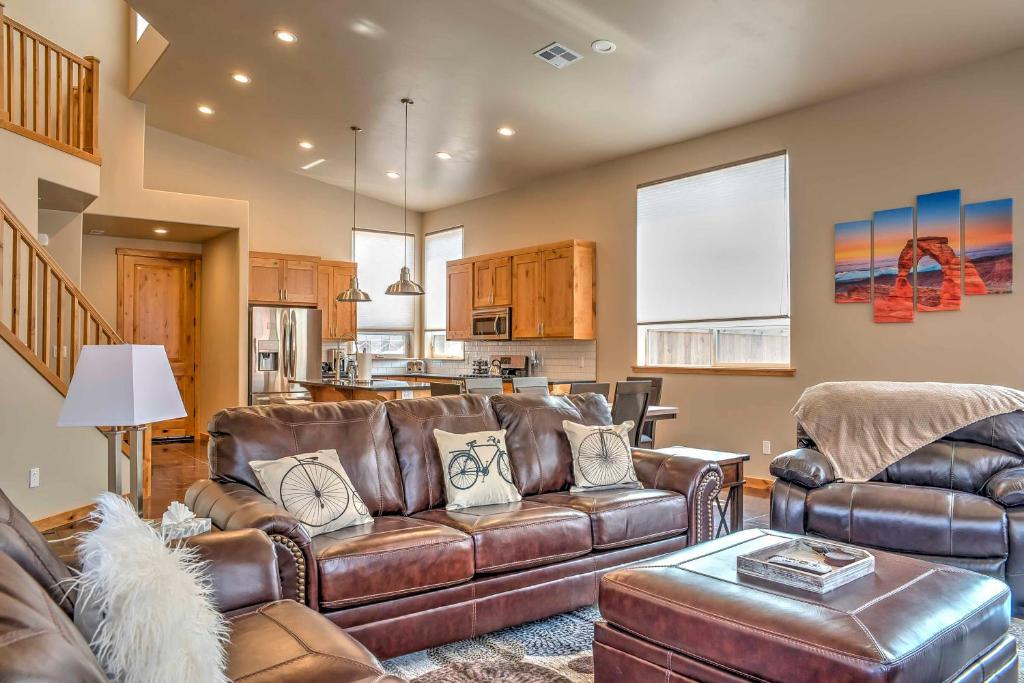 Modern Moab Townhome with Private Hot Tub and Patio!