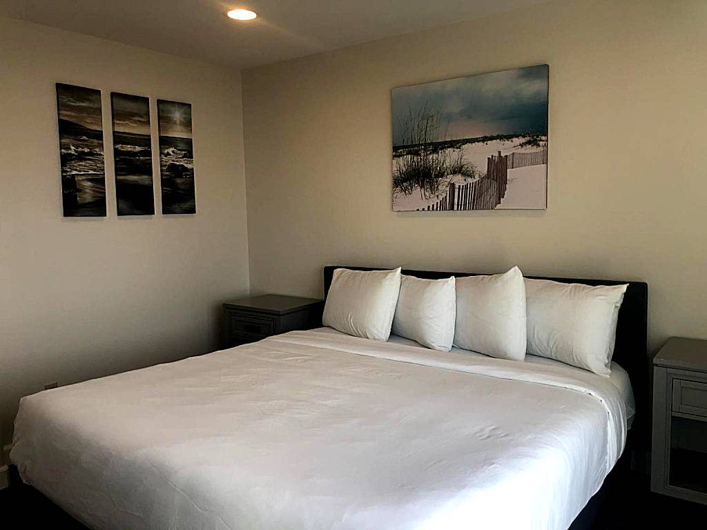 Sailor Jack Oceanfront Motel: Deluxe King Suite