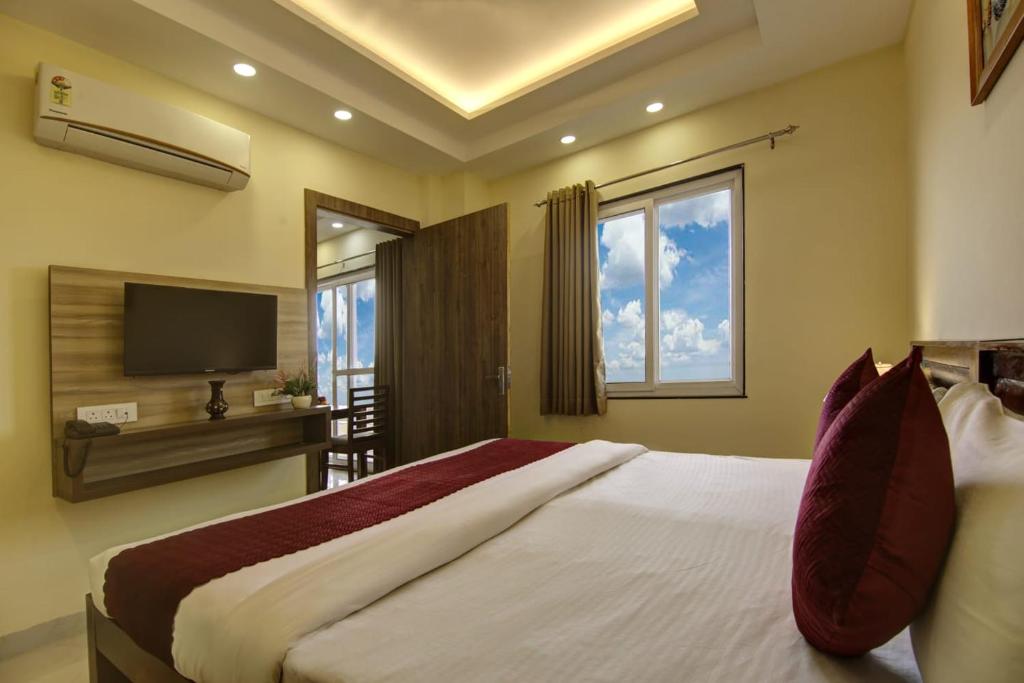 Hotel LIME WOOD STAY GOLD-1 BHK APARTMENT NEAR ARTEMIS hospital & Golf Course Extension Road