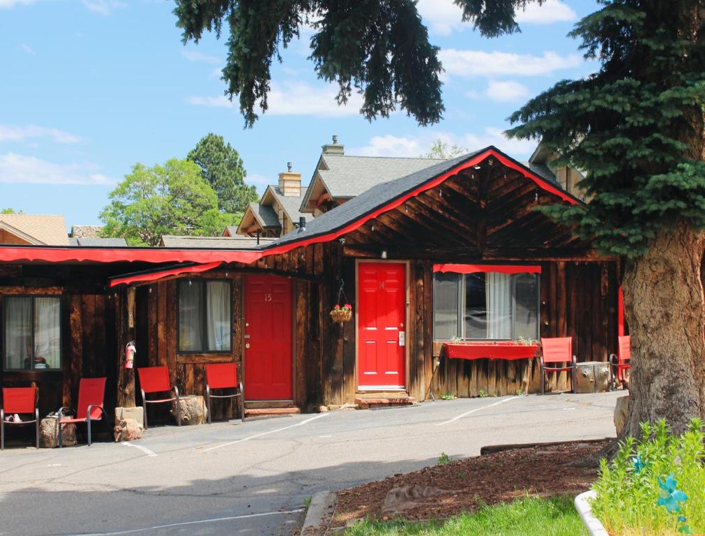 Foot of the Mountain Motel