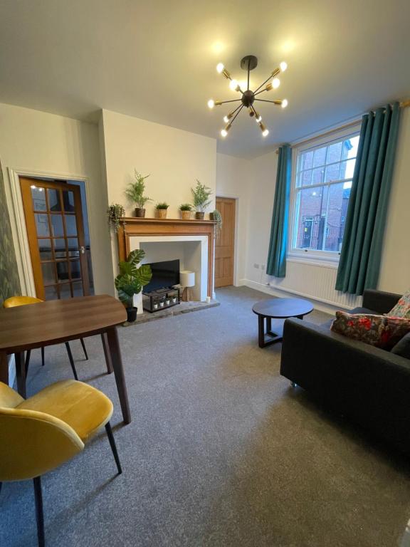 BOUTIQUE CITY CENTRE APARTMENT WITH PARKING