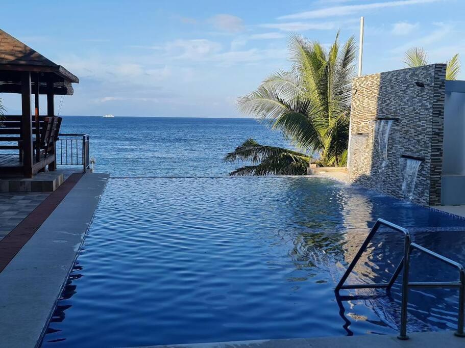Beachfront Vacation Villa with Infinity Pool