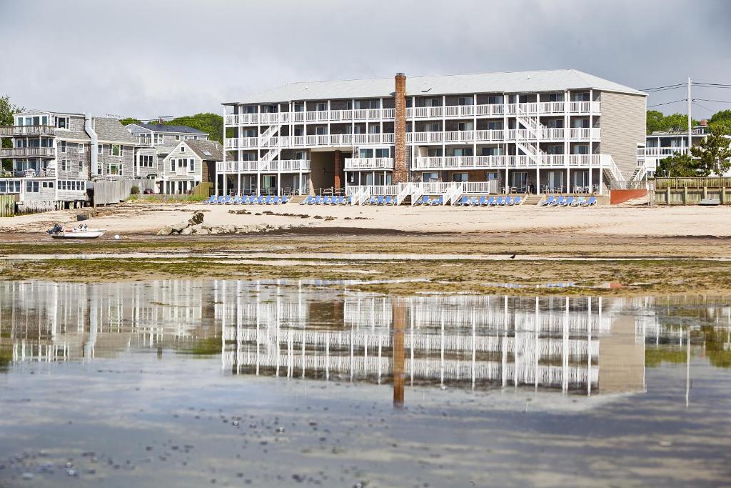 Surfside Hotel and Suites