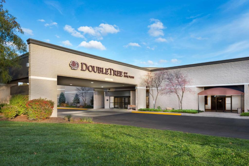 DoubleTree by Hilton Lawrence