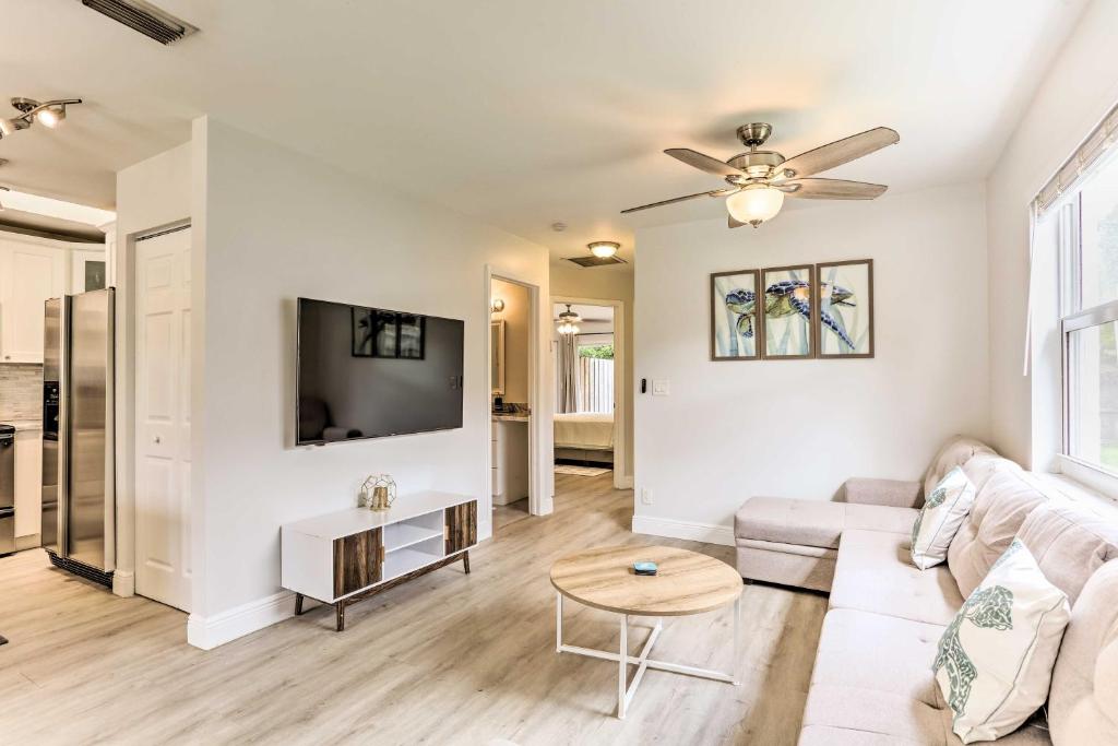 Light and Airy Jupiter Townhome Near Beaches!