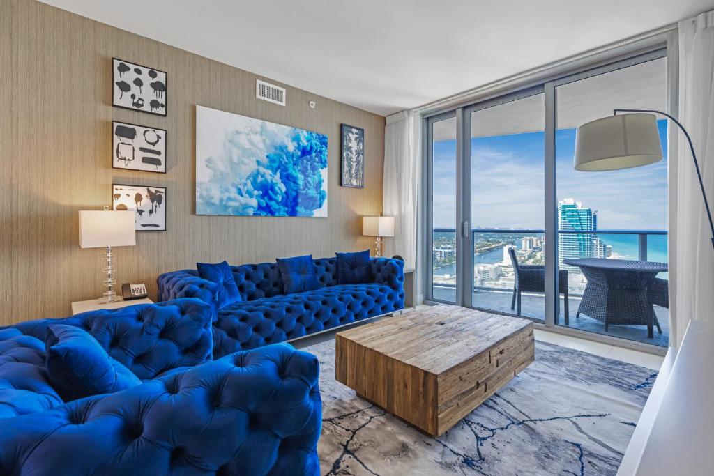 Hyde Resort #2904 - BEACHFRONT 2 BEDROOM APARTMENT WITH DIRECT OCEAN VIEW, ROOFTOP POOL, HOT TUB AND GYM