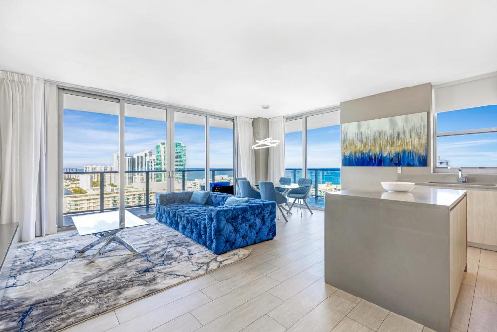 HYDE BEACH HOUSE RESORT #2101 - MILLION APARTMENT 2BD/2BA. DIRECT OCEAN VIEW. 1 MIN FROM BEACH. 6 GUESTS.