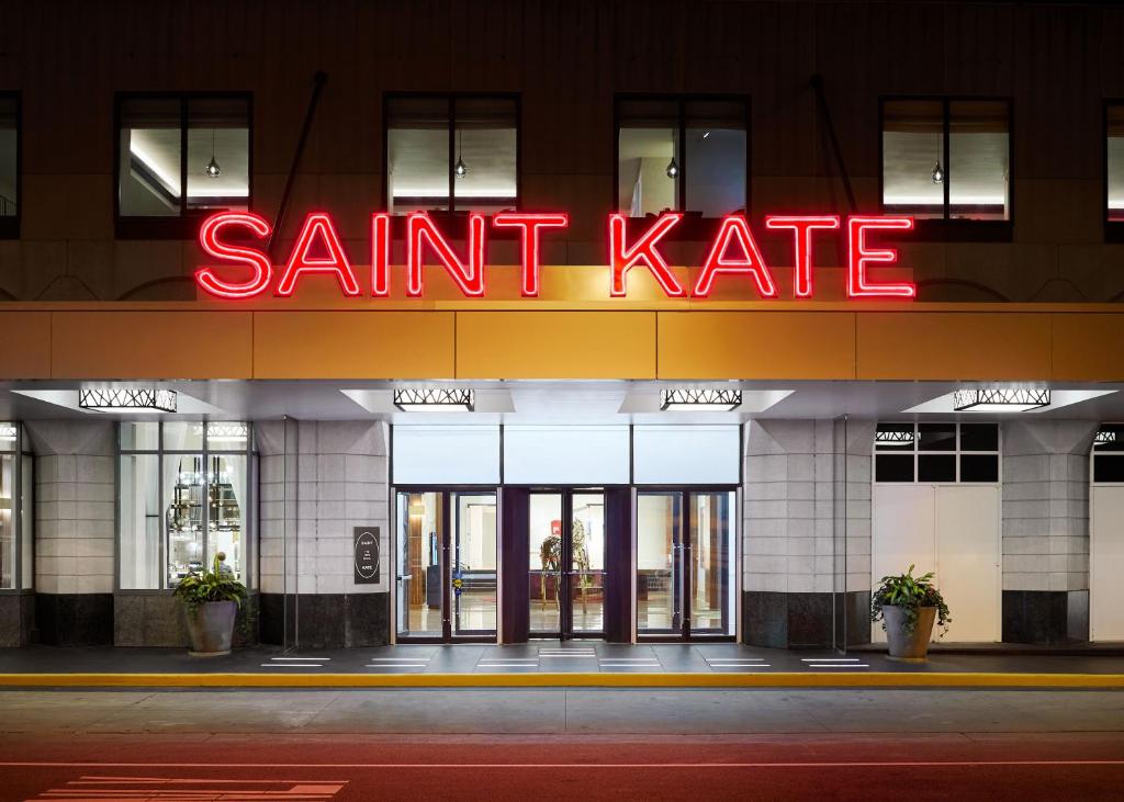 Saint Kate - The Arts Hotel