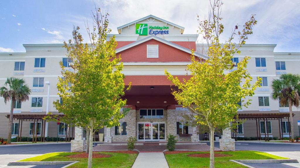 Holiday Inn Express Hotel & Suites Palm Bay, an IHG Hotel