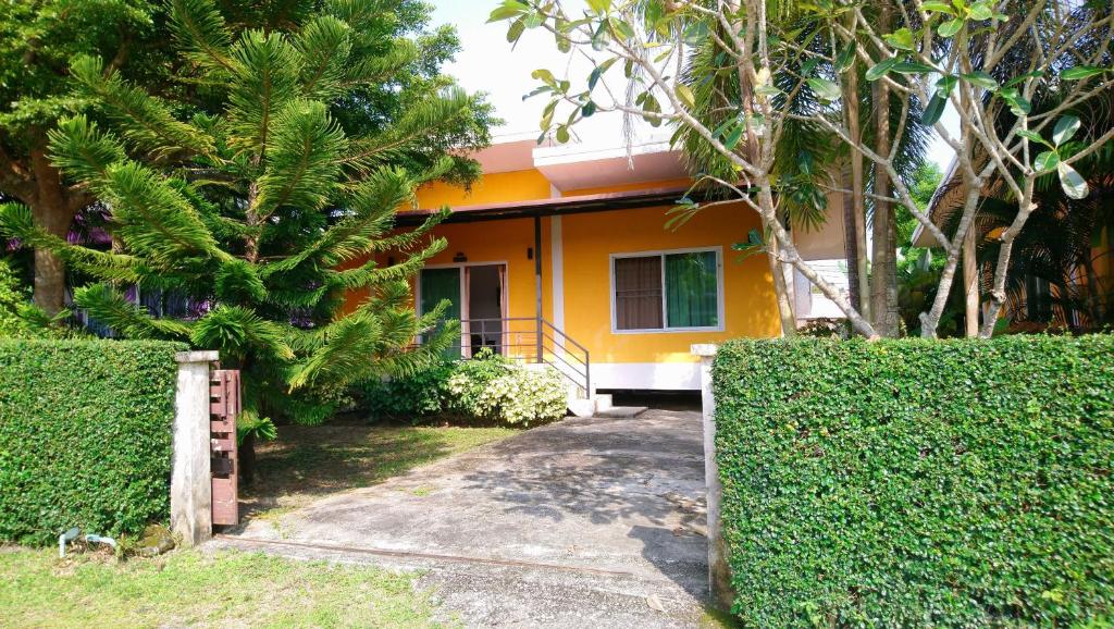 Little Yellow House - AoNang