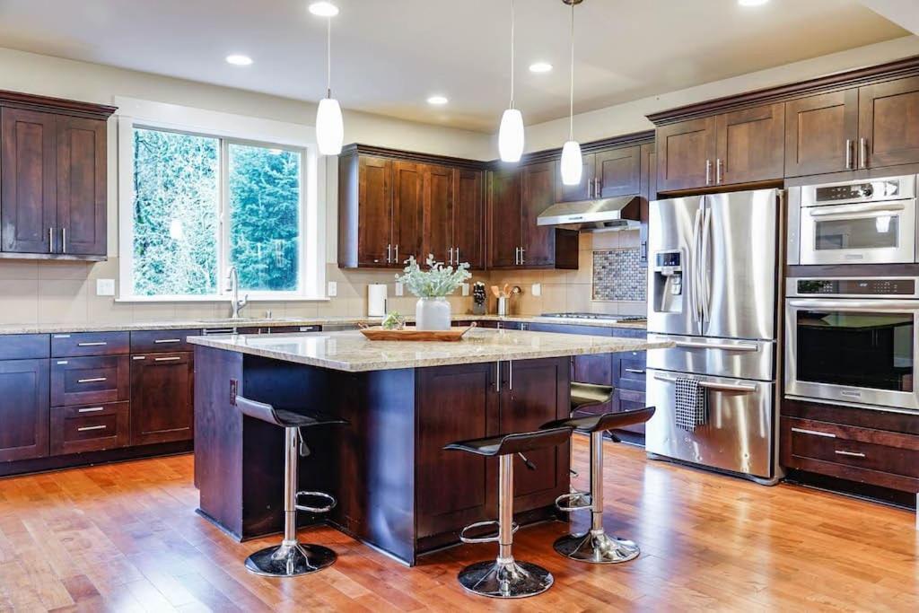 Issaquah's spacious pet-friendly home near I90