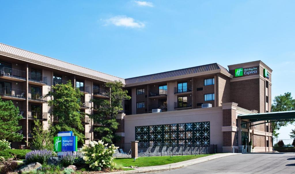 Holiday Inn Express Schaumburg-Rolling Meadows, an IHG Hotel