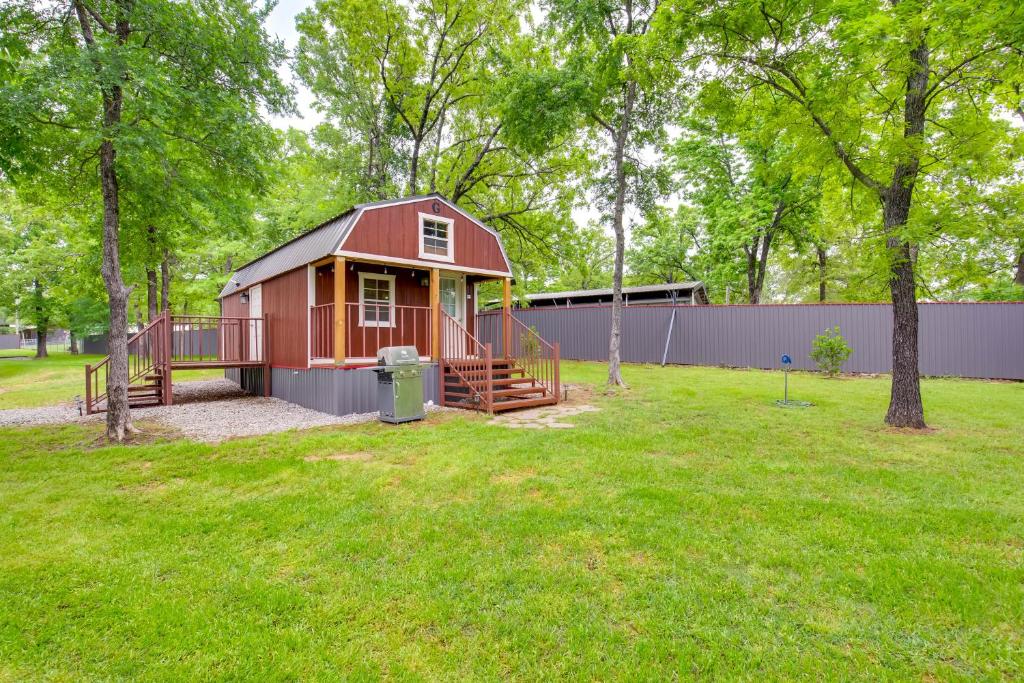 Mead Studio Cabin Near Lake Texoma and Marina!