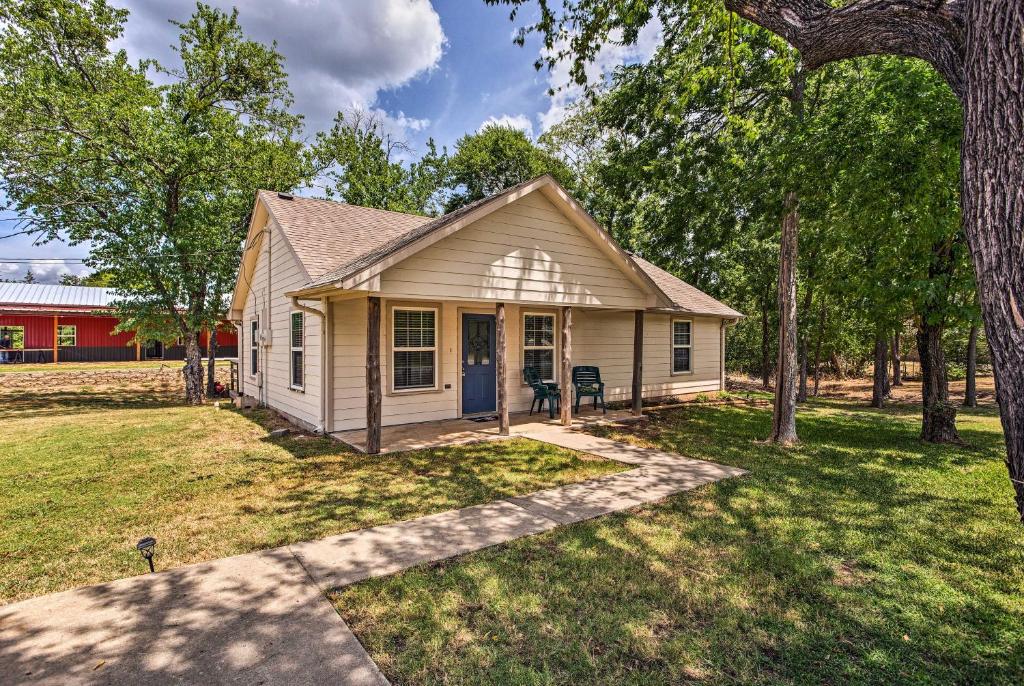 Lake Texoma Vacation Rental, 3 Mi to Marina!