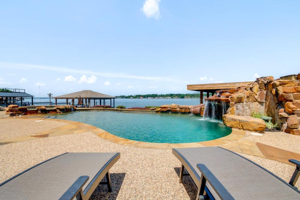 Conroe Lake House Luxe Pool, Private Dock and Games